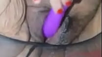 Горячая сучка с шикарными титьками пердолит свои мокрощелки на веб-камеру
